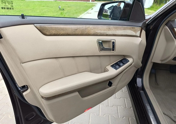 Mercedes-Benz Klasa E cena 52000 przebieg: 130000, rok produkcji 2010 z Łapy małe 326